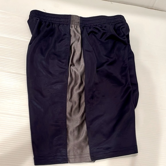 Boys Youth Under Armour loose fit drawstring Athletic Shorts size YXL - Picture 4 of 9